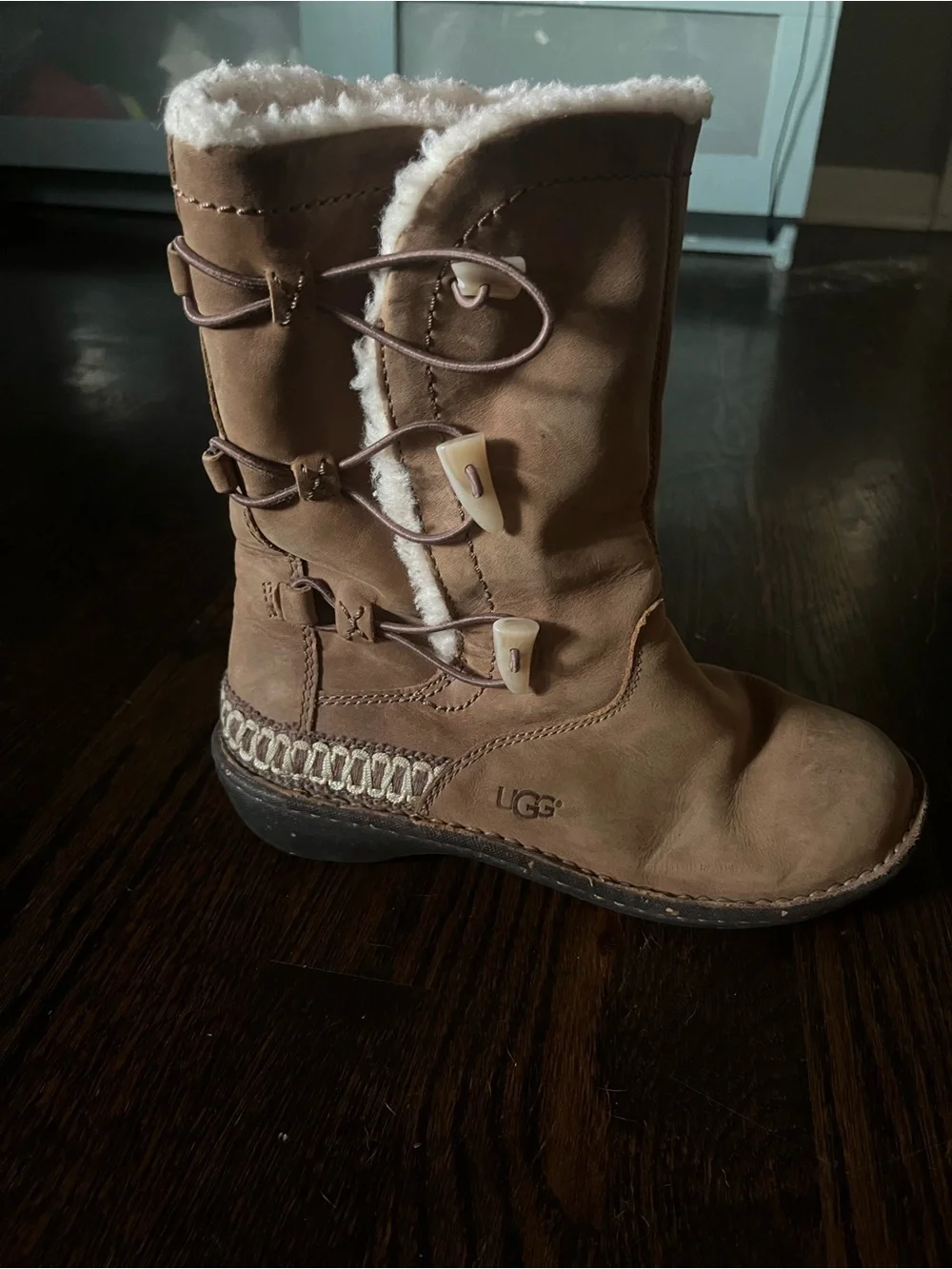 UGG Kona Boots Women’s Size 8 Chestnut  Suede Shearling Lined Toggle Mid-Calf